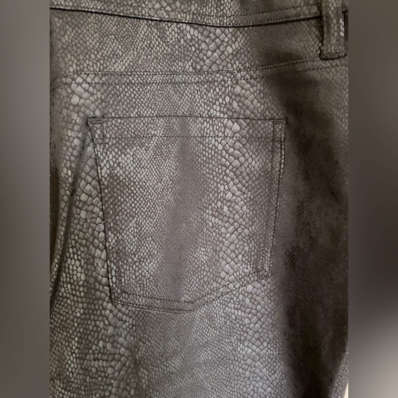 Simply Vera Vera Wang Gray Snake Print Skinny Pants - Picture 1 of 5